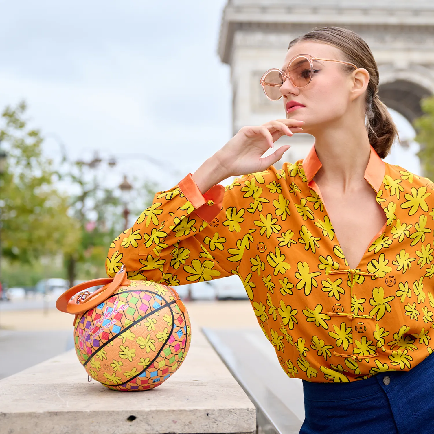 SPARKLE by KAREN CHAN x OLD MASTER Q【BOMBHAIR】Basketball Handbag (Size 4) (老夫子-爆炸頭)